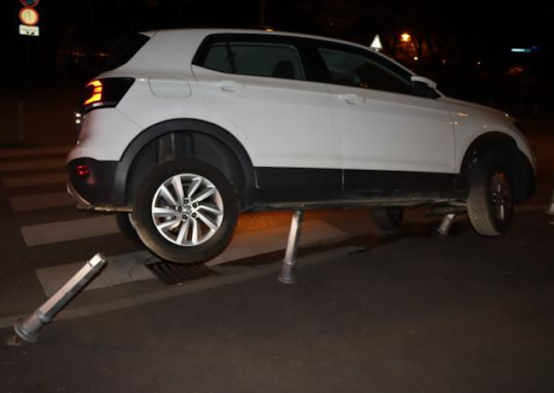 Zagrepčanka 'nasadila' automobil na stupiće: Ostala bez novca i vozačke