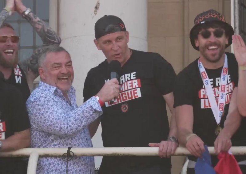 Pogledajte trenutak kad je Jakirović izazvao delirij u Hullu: 'Imao sam samo jedan zadatak, nisam ga ispunio'
