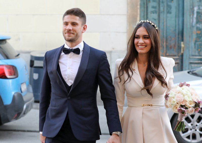 Rijetka gesta Andreja Kramarića: Objavio romantične fotografije s prelijepom suprugom Mijom