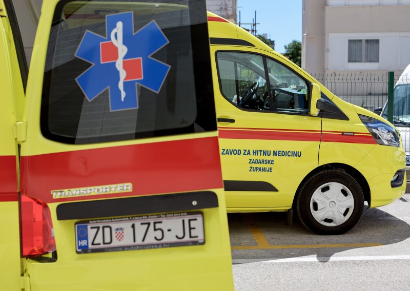 Autobus s učenicima sletio kod Obrovca: Dvije djevojčice teško ozlijeđene, jedna na operaciji