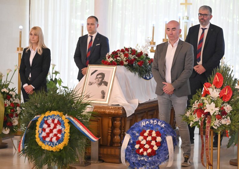 U Splitu je pokopan Ivo Bego. Pogledajte tko je sve došao ispratiti legendu Hajduka