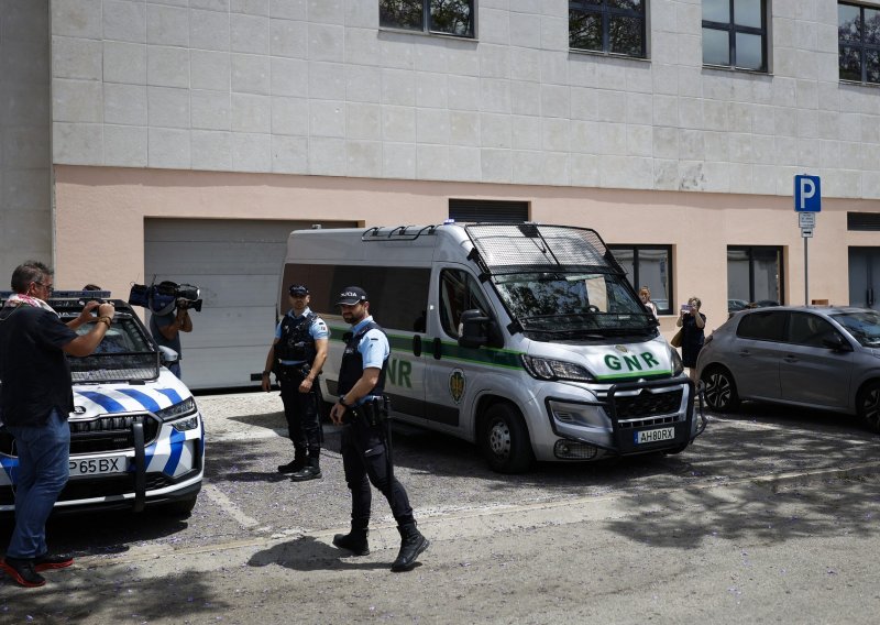 Razbijena velika mreža legaliziranja ilegalnih imigranata