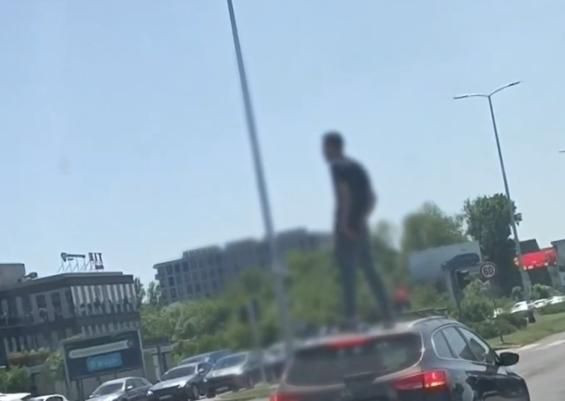 Poznato tko je muškarac koji je jučer usred Novog Zagreba skakao po automobilima