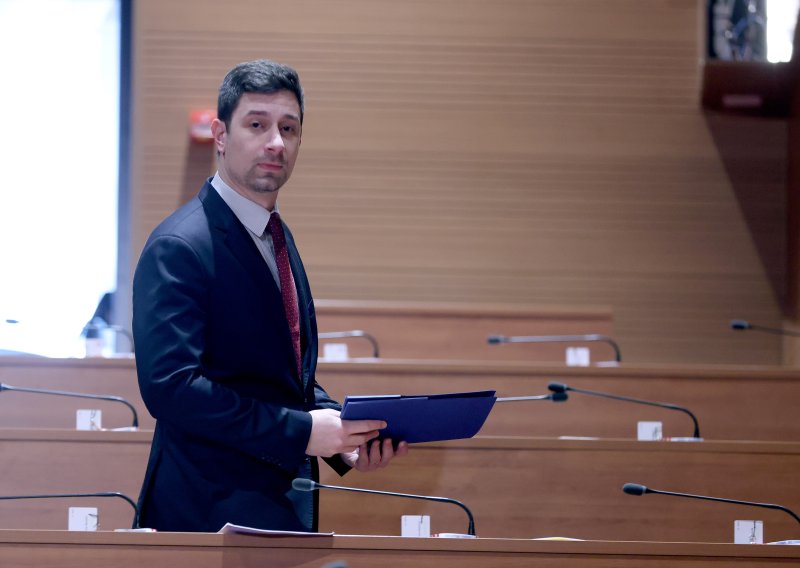 HDZ-ovac Šimrak: 'Korupcija ima ime i prezime, a to je platforma Možemo!'
