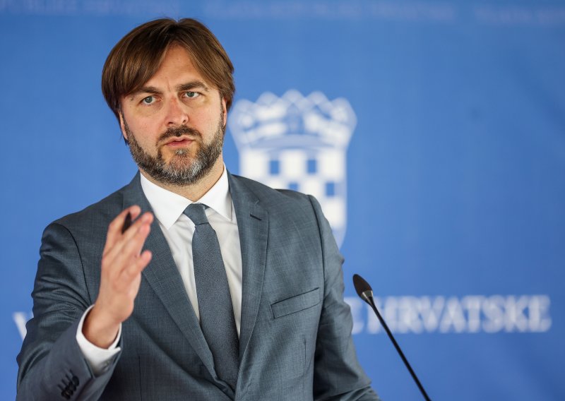 Ćorić upozorio sindikate: 'Prekomjeran rast plaća vodi pregrijanosti ekonomije'