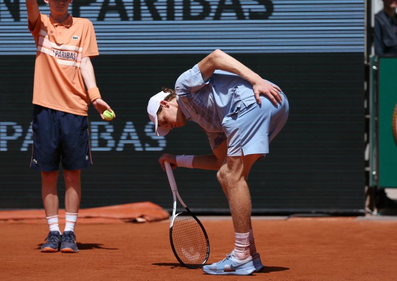 Šok kakav Roland Garros ne pamti! Sinner imao 2-0 u setovima i 5-1, a onda...