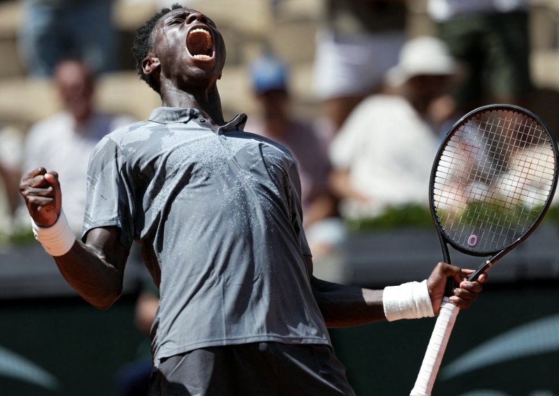 Pariz ima novog heroja! Čudesni lokalni klinac od 17 godina u drami od pet sati 'zapalio' Roland Garros