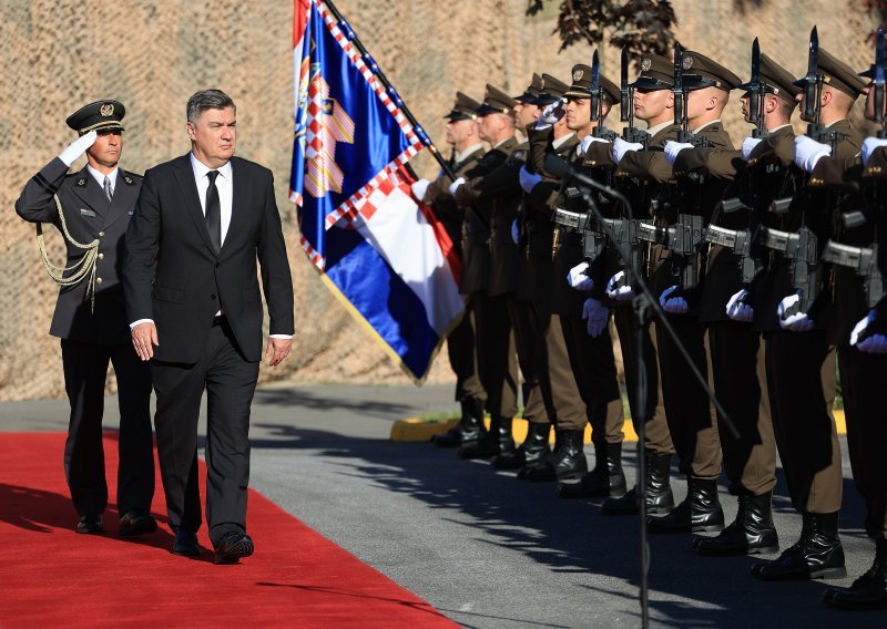 FOTO Milanović dodijelio odlikovanja i promaknuća hrvatskim vojnicima