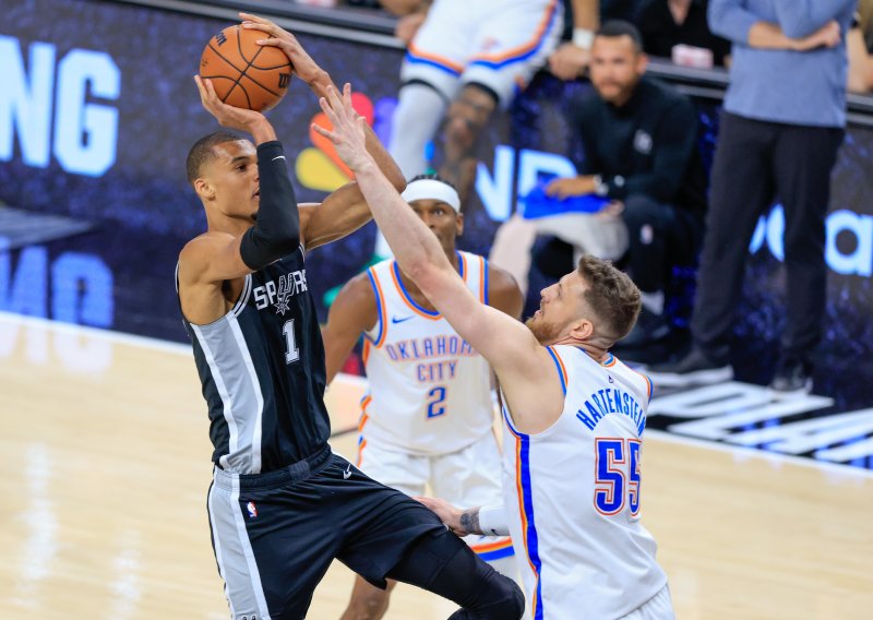 Spursi pregazili Thunder i izborili majstoricu, Wembanyama ušao u društvo legendi