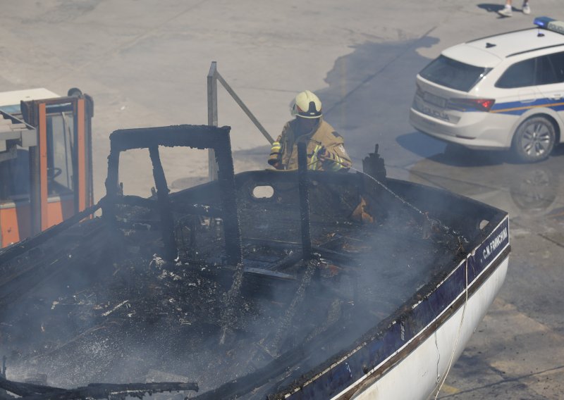 Požar u ACI marini u Splitu, planuo je brod