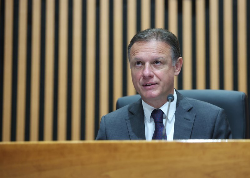 Obračun u Saboru: 'Cupkali ste oko Sanadera'. Jandroković oštro uzvratio: Sram vas bilo!