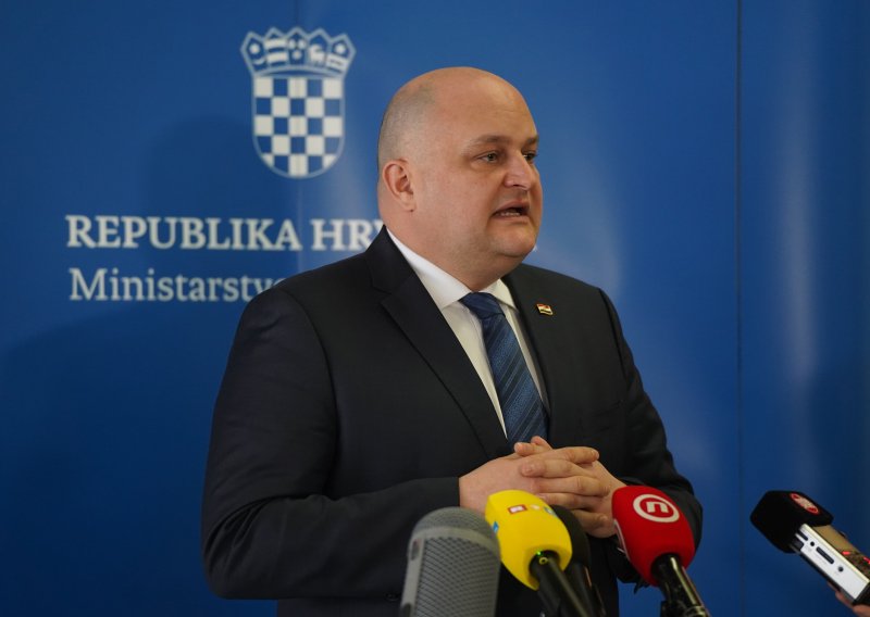 Vučić prigovarao vinarima jer koriste staklo iz Hrvatske, Šušnjar mu je fino spustio