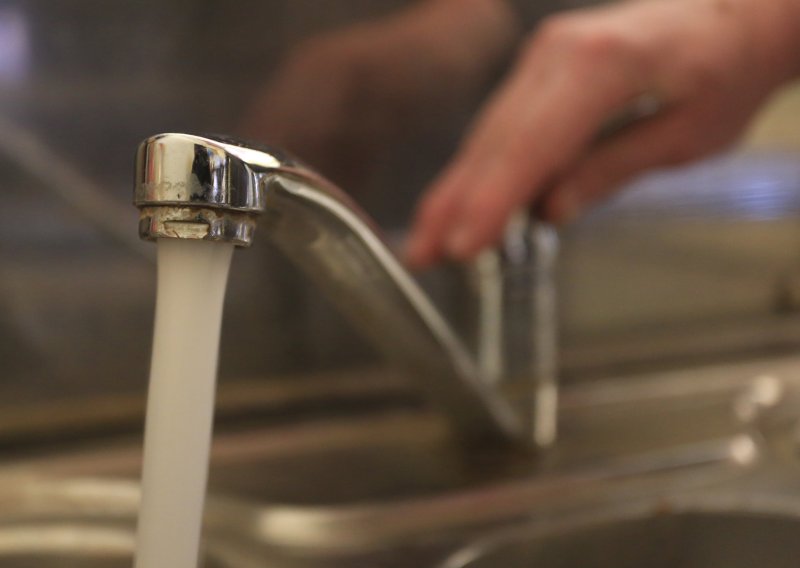 Hrvatska među prvima u EU-u istražila mikroplastiku u vodi: Evo što smanjuje njezinu prisutnost