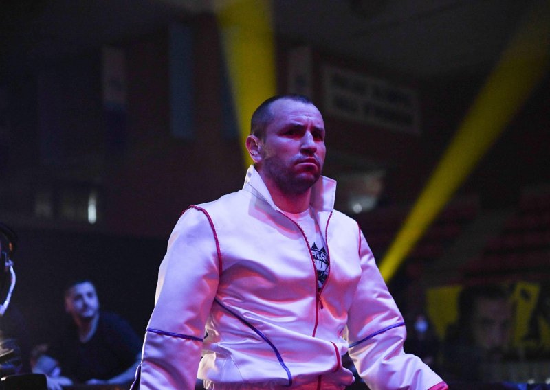 Spektakl u Beogradu: Hrvatski boksač nokautirao Vasu Bakočevića u prvoj rundi u svom MMA debiju