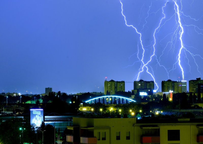 Nagla promjena u Zagrebu: Upaljen narančasti meteoalarm, DHMZ upozorava na tuču i olujne udare