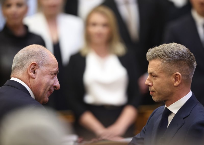 Ima rok do ponoći, a sada je stigao odgovor mađarskog predsjednika: 'Neću podnijeti ostavku!'