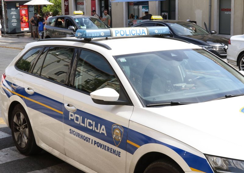 Makedonski trojac lijepio ćirilicu po Cavtatu, policija ih strpala iza rešetaka