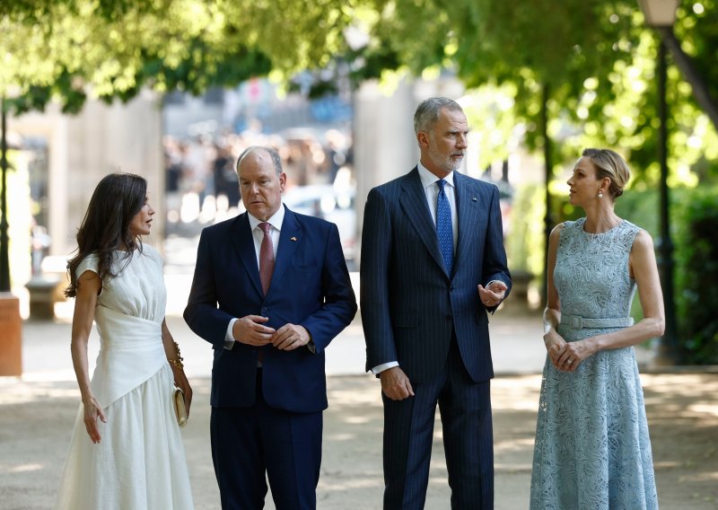 Kraljica Letizia i princeza Charlene susrele se nakon Vatikana, njihov odnos svi komentiraju