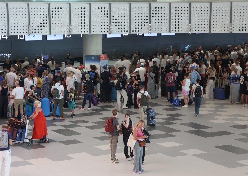 Britanac sletio u Split pa ostao zbunjen procedurom na aerodromu: 'Koja je svrha ovoga?'