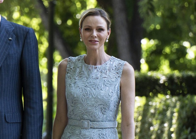 Čista klasika, a tako dobro izgleda: Princeza Charlene u haljini koja uvijek dobro izgleda i hit cipelama
