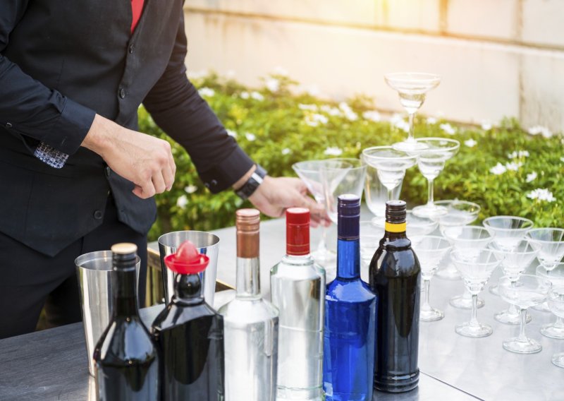 Poznati zagrebački kafić zabranio ulaz maloljetnicima: Unose vlastita alkoholna pića, bježe bez plaćanja...