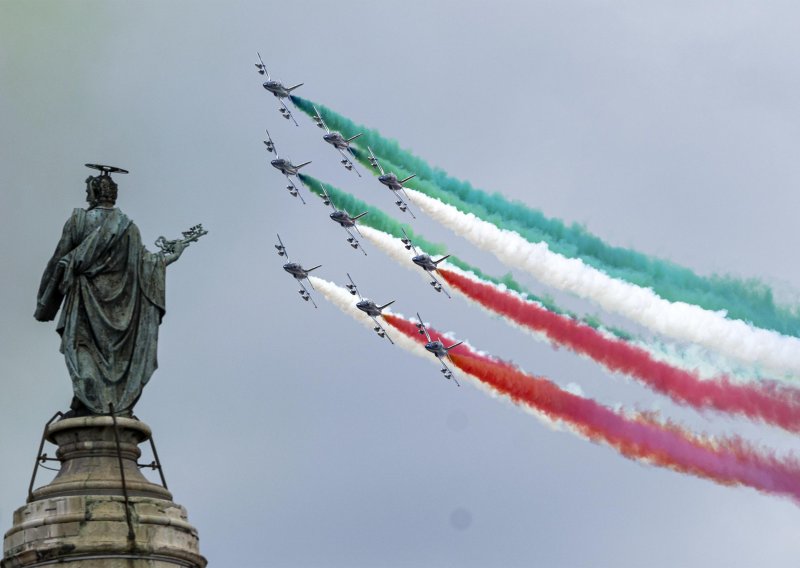 Spektakularnom vojnom paradom Italija proslavila 80. godina Republike