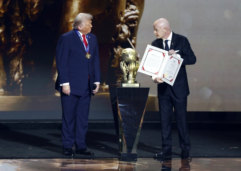 Traži se istraga zašto je FIFA dodijelila Trumpu Nagradu za mir
