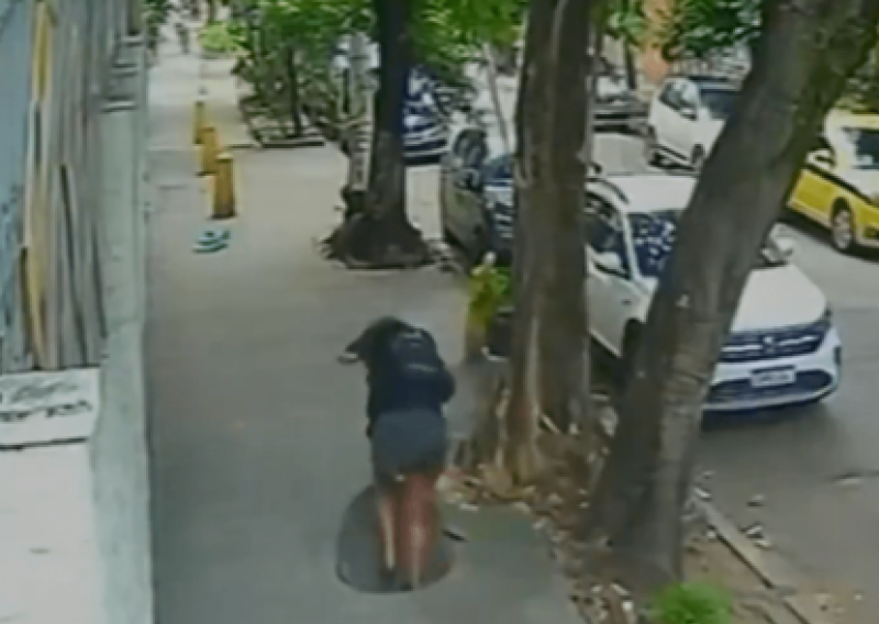 VIDEO Scene kao iz filmova strave: Žena nasred ulice propala u šaht i nestala