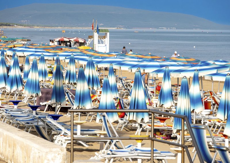Turisti u nevjerici: Pogledajte koliko košta najam ležaljki na talijanskoj obali