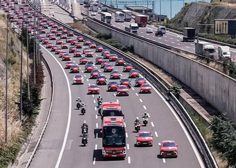 Nestvarne scene iz Turske: Pogledajte konvoj koji je ispratio tursku reprezentaciju na SP