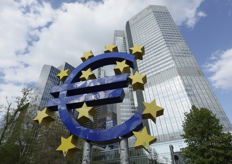 Euro 'umjereno' učvrstio međunarodnu poziciju u 2025.