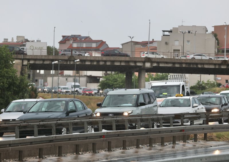 Gužve u Splitu se ne smiruju: U sat vremena palo kiše kao u cijelom lipnju