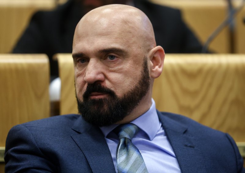 Ministar unutarnjih poslova BiH u problemima: Njegova stranka lažirala potpise za izbore