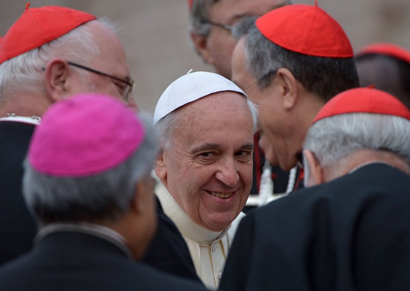 Vatikan suspendirao rastrošnog biskupa