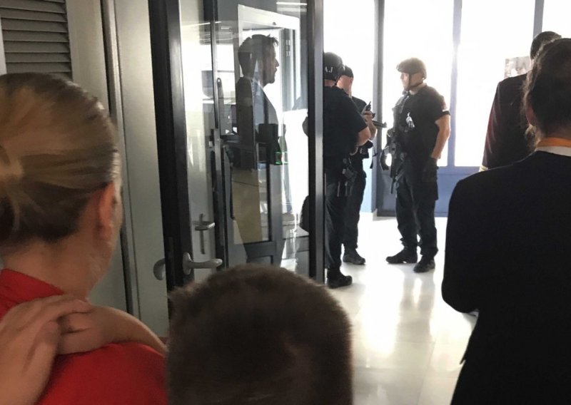 Srpska policija privela i maltretirala desetke Crnogoraca, među njima bio i urednik portala
