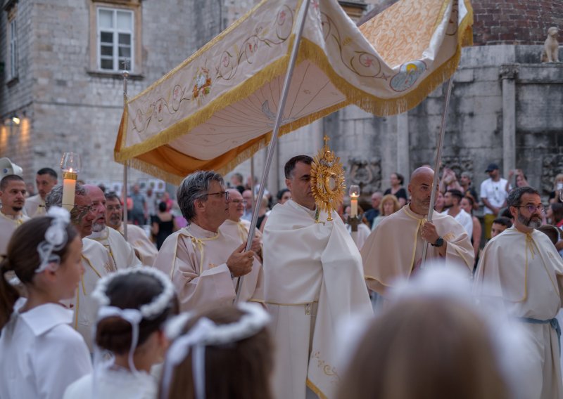 Centrom Zagreba danas će hodati vjernici, pogledajte gdje će se još održati procesije