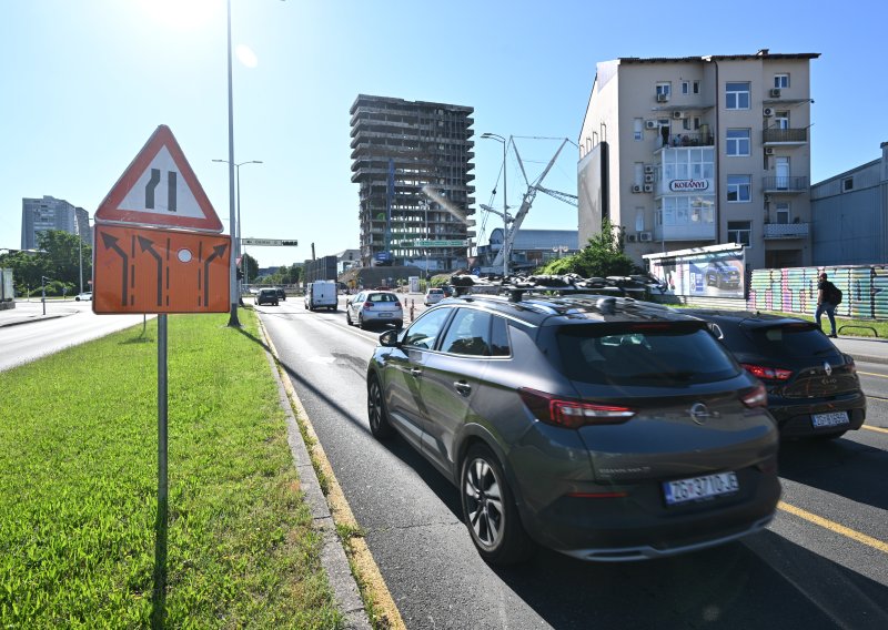 'Grizemo do nedjelje navečer': Vjesnik se ruši, građani ne znaju da je cesta zatvorena