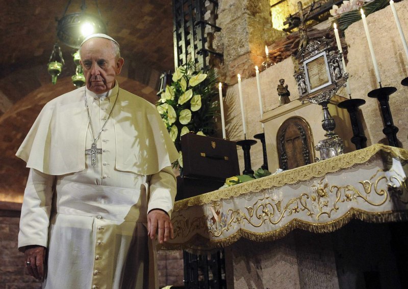 Papa: Crkva mora odbaciti taštinu!
