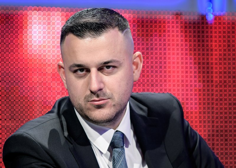 Novi imidž najpoznatijeg lovca: Dean Kotiga ima 'prvi brk Mediterana'