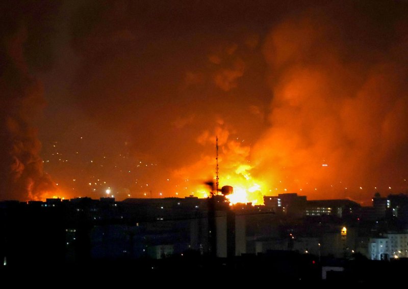 Iran lansirao dronove prema Hormuškom tjesnacu, SAD napao radarske njihove položaje