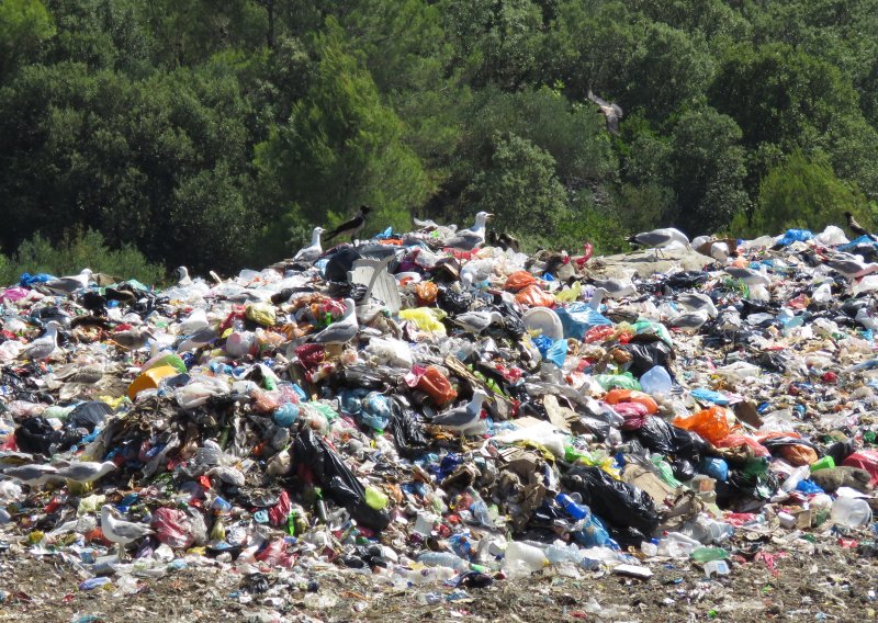Fond za zaštitu okoliša objavio javne pozive za gospodarenje otpadom na otocima