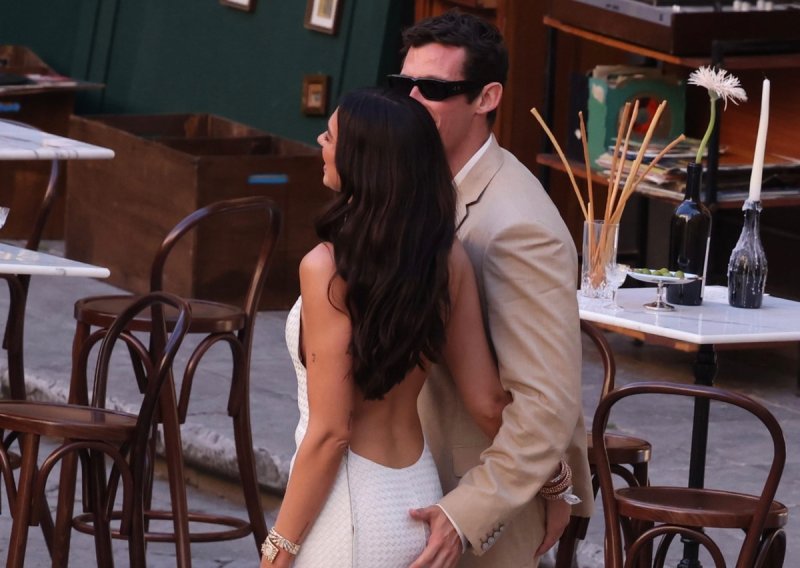 Jesu li pretjerali ili ne? Jedna fotografija s vjenčanja Calluma Turnera i Due Lipe zapalila internet