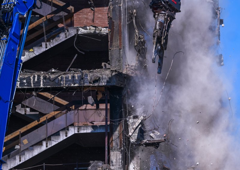 FOTO Vjesnik nestaje u prašini: Stručnjak otkriva idući korak i datum rušenja do temelja