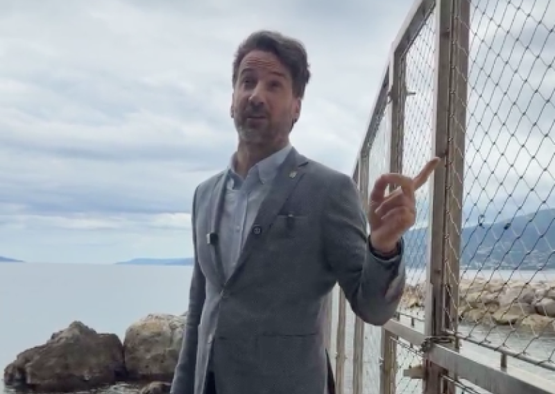 VIDEO Marin Miletić prerezao lokote na ulazu na plažu: 'Volove za rogove'