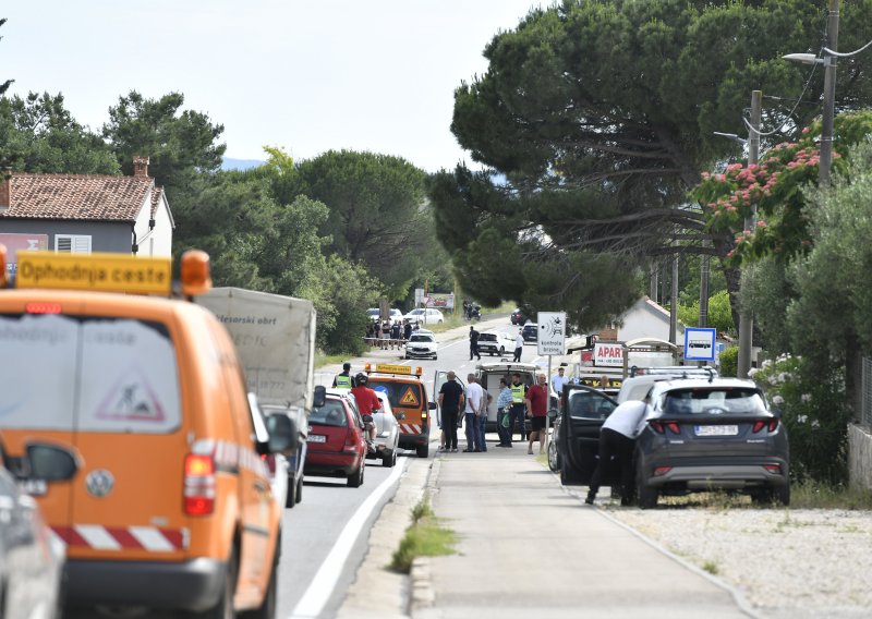 Dvoje poginulih u sudaru automobila i motocikla kod Zadra