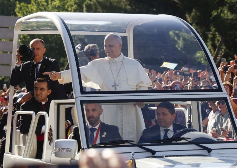 Papa Lav u Madridu: Više od milijun ljudi na ulicama, poslao snažnu poruku o migrantima