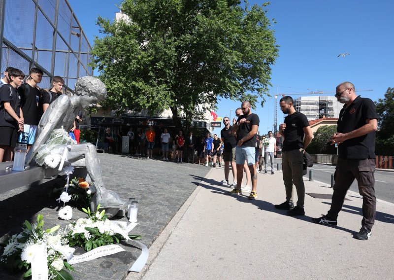 Šibenik se poklonio neprežaljenom Draženu Petroviću