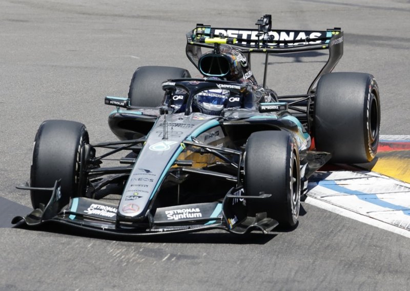 Antonelli slavio u kaotičnoj utrci, Leclerc se zabio u ogradu, Verstappen odustao na startu