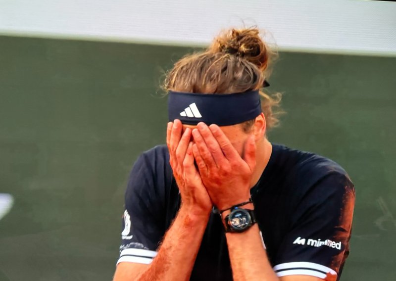 Suze na Roland Garrosu! Zverev u drami pet setova sredio Cobollija i došao do svojeg prvoga Grand slama