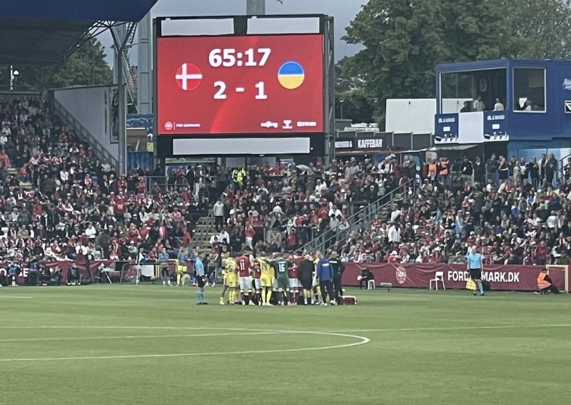 Šok u Danskoj! Eriksen se opet srušio usred utakmice, pri svijesti je
